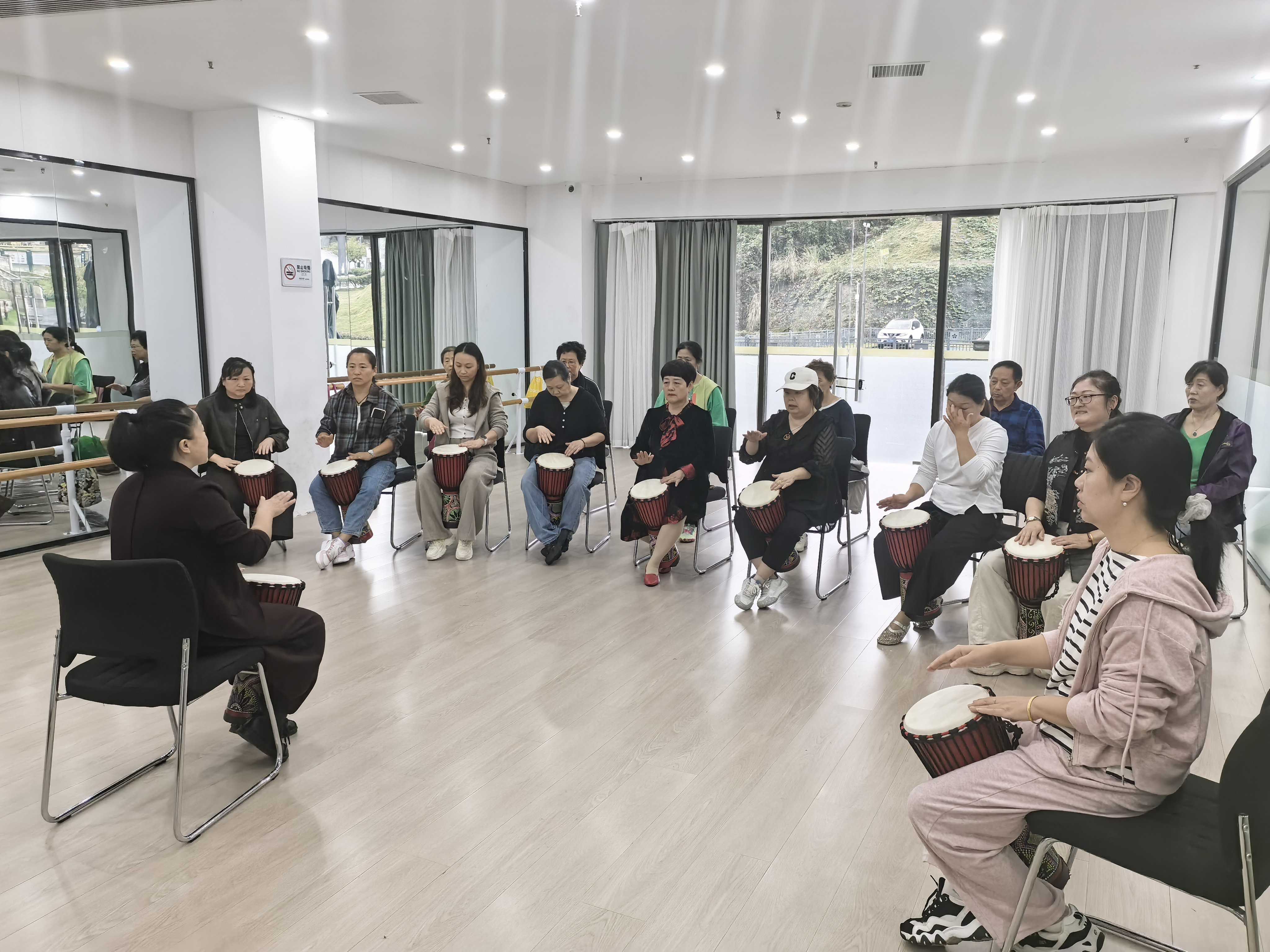 绿洲社区花样非洲鼓课程开课