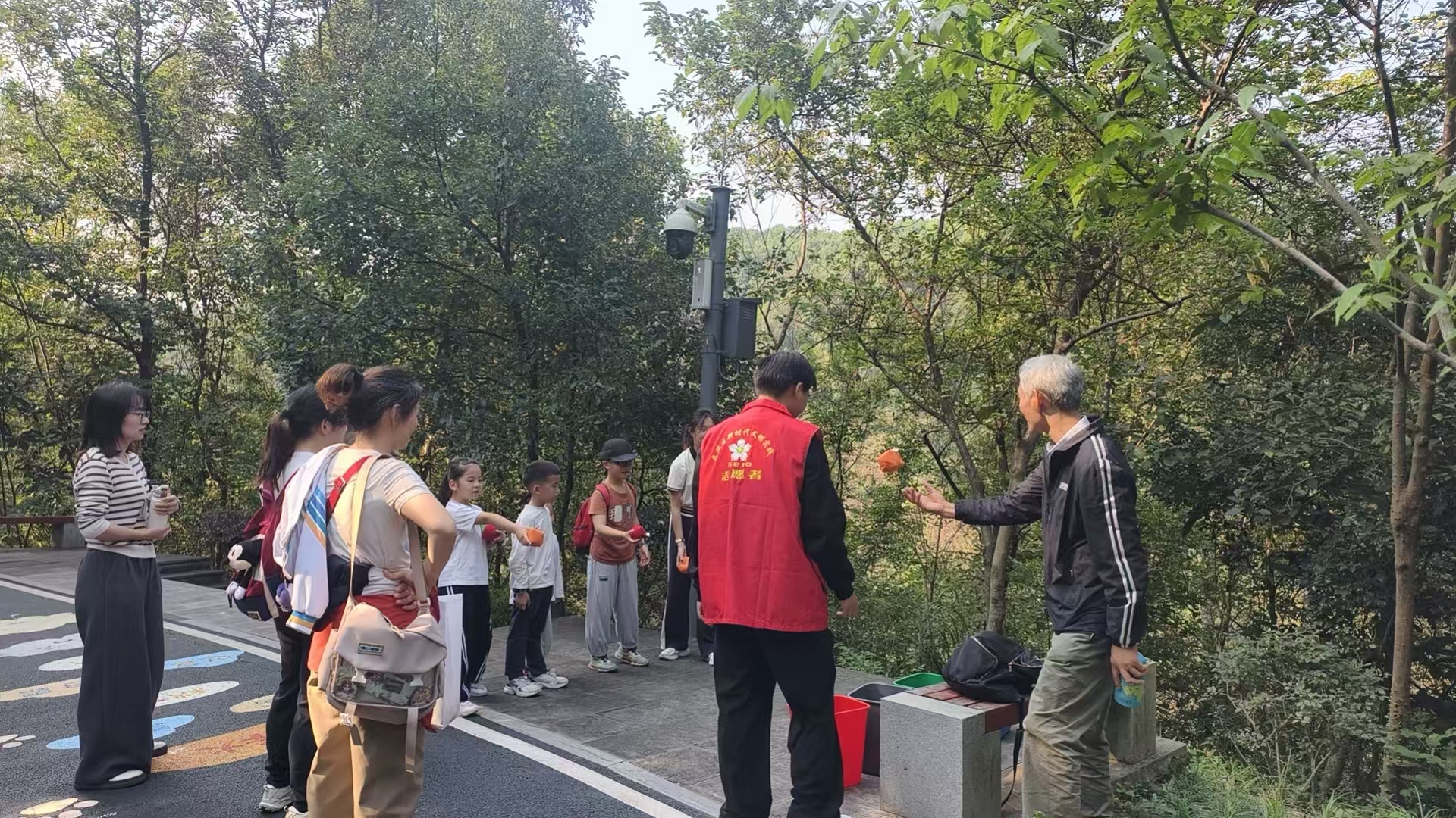 趣享徒步 绿色同行：“零废弃”徒步挑战赛点亮夷陵秋日