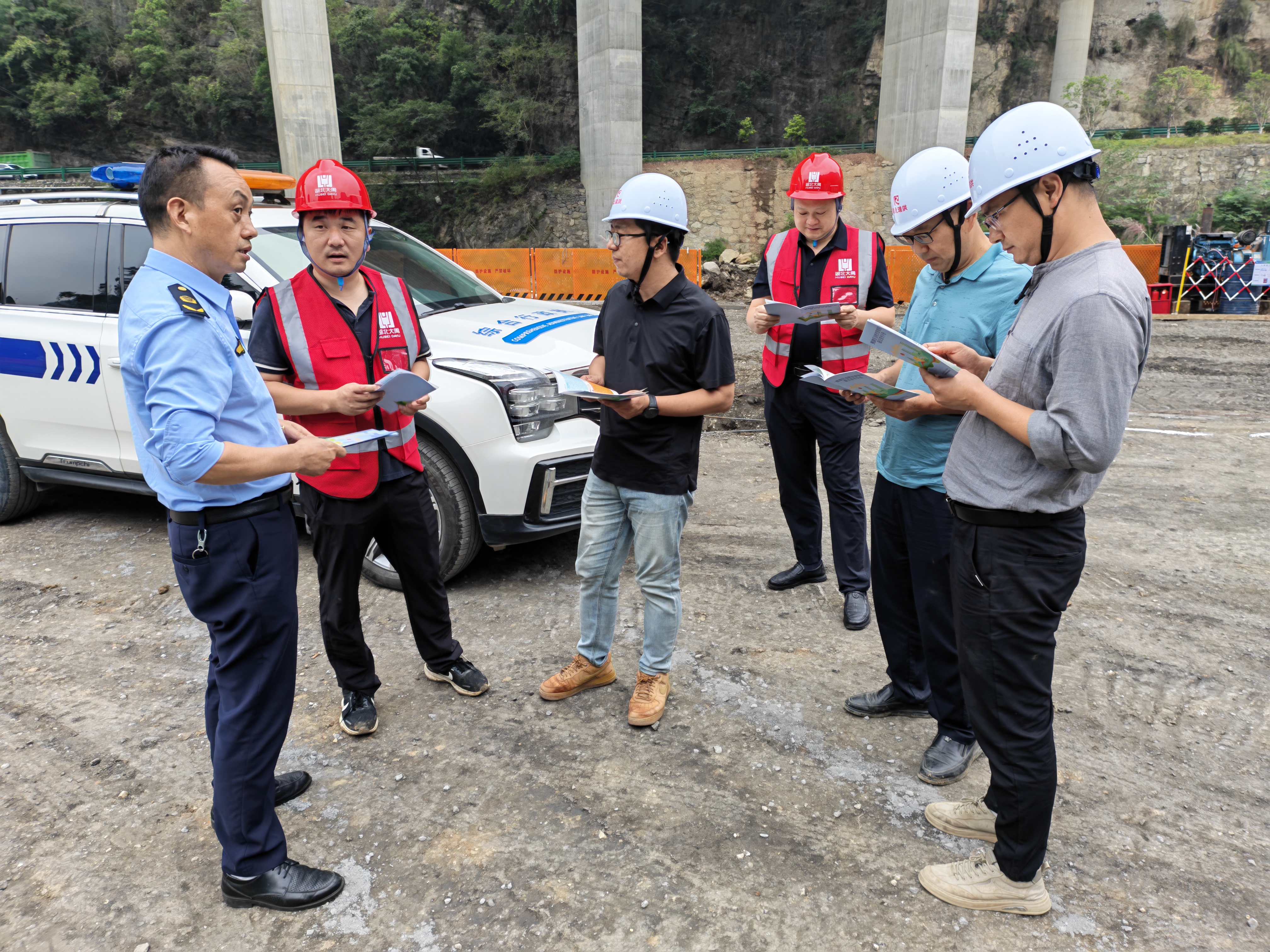 法治宣传进工地 护航重点项目建设