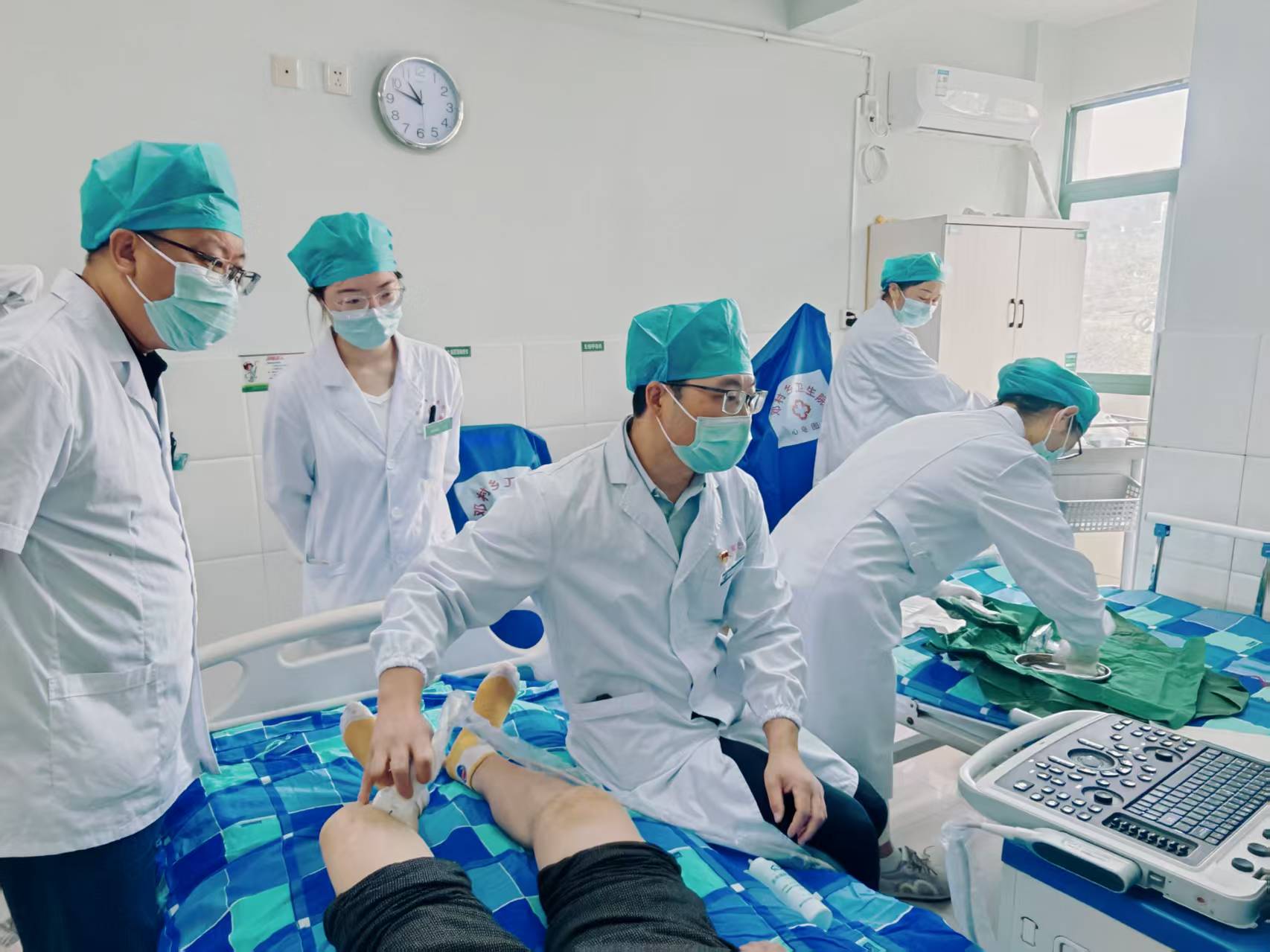 专家下沉送技术 肌骨超声惠茶乡
