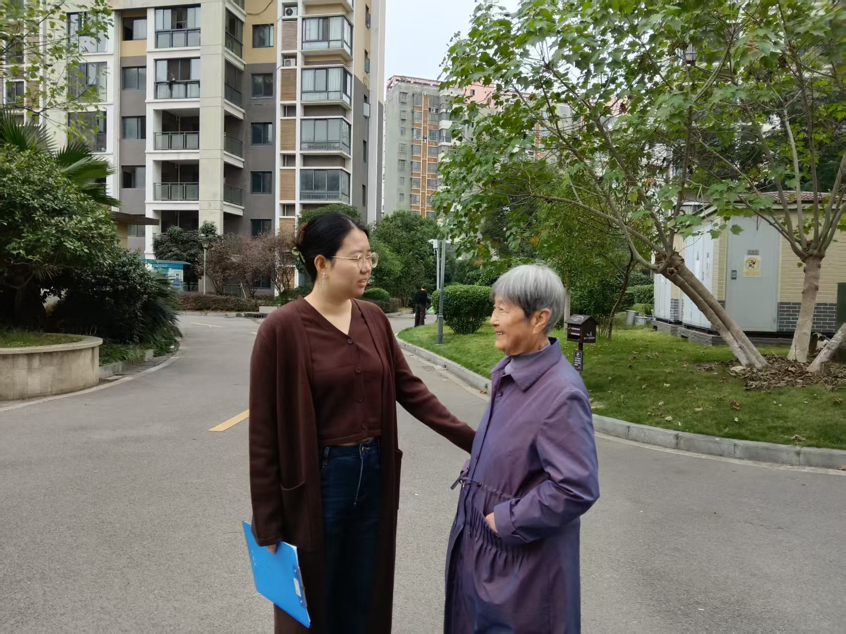 长江市场社区：网格员上门送“苗”讯 流感疫苗免费接种暖心开启