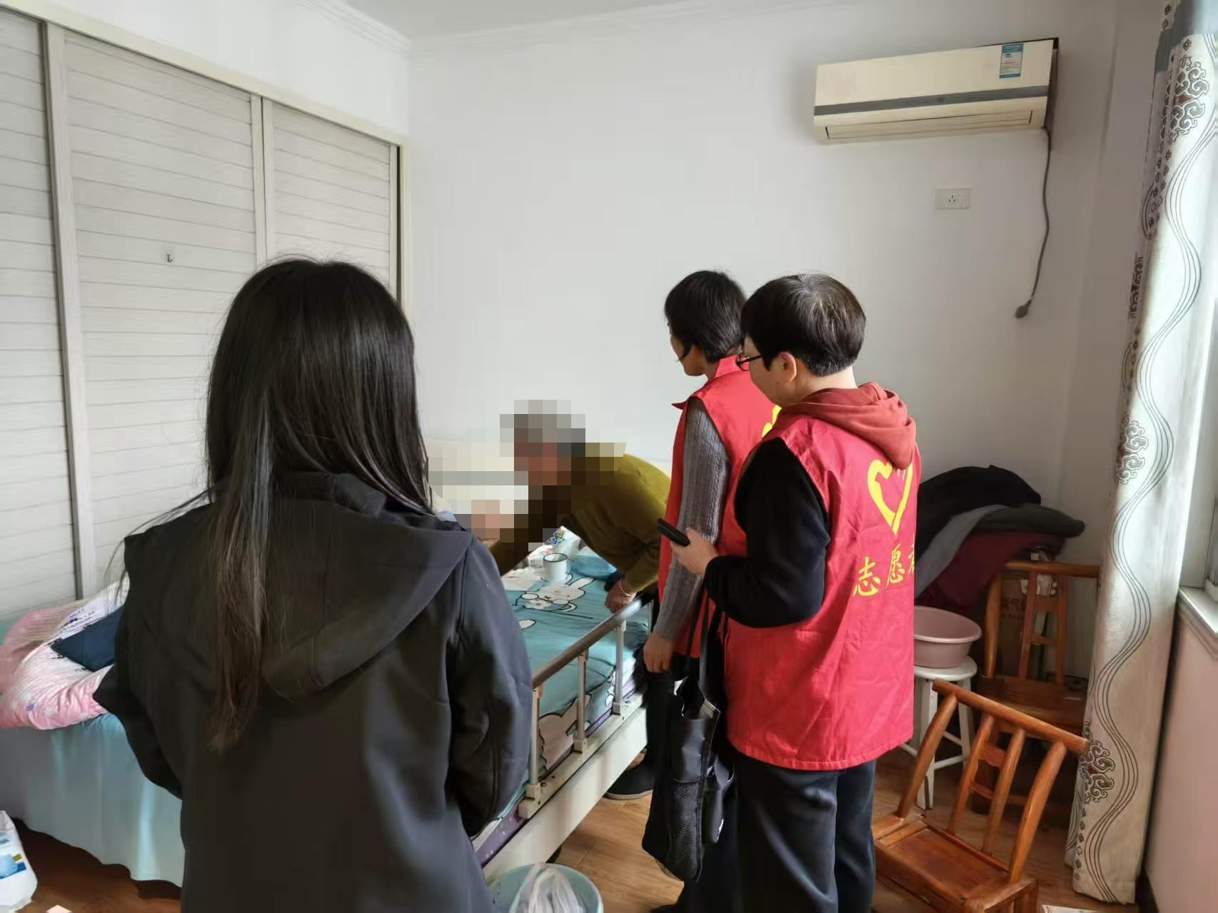 入户走访察实情 暖心关怀护桑榆