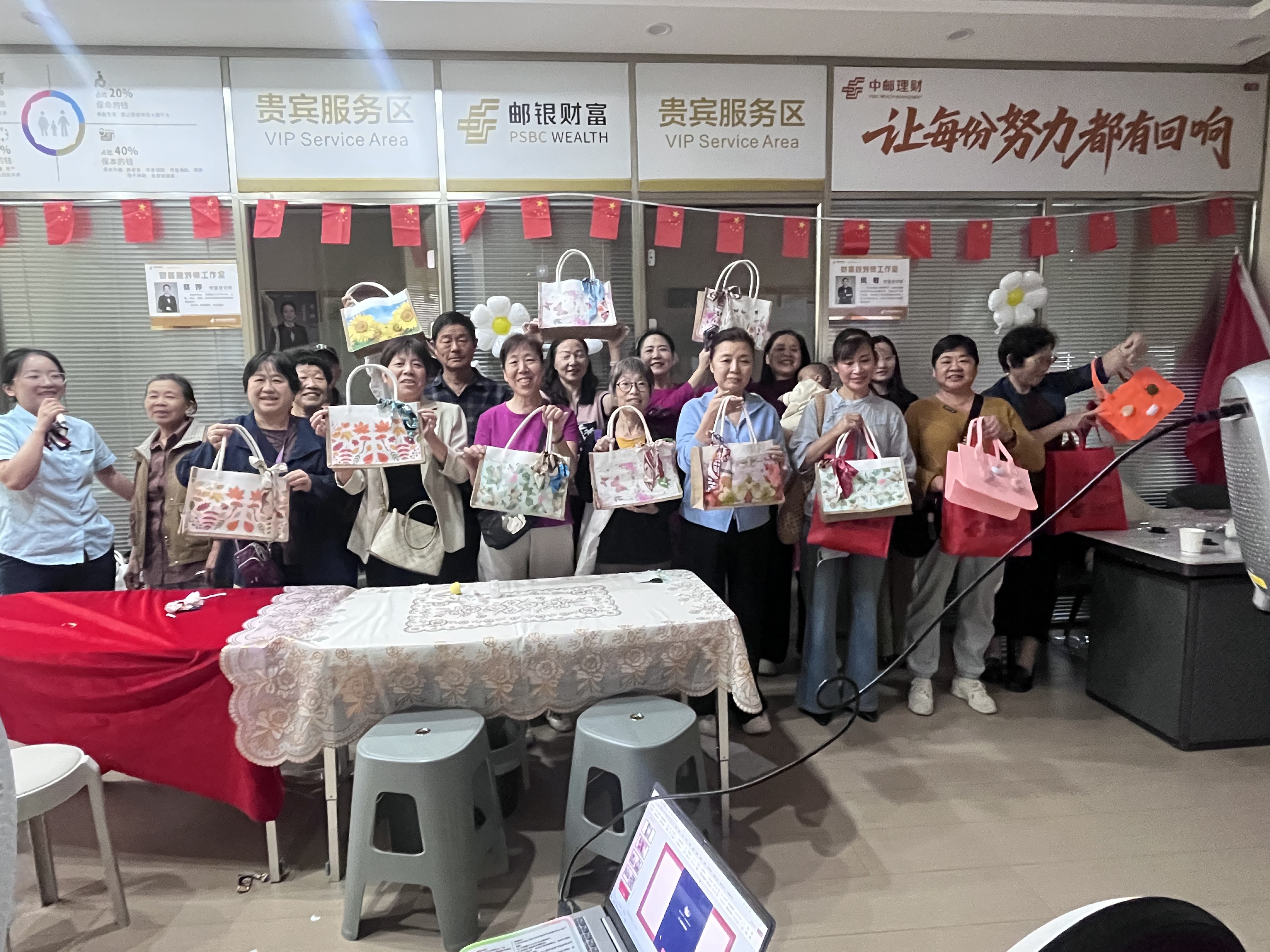 夷陵邮政开展重阳节系列暖心活动