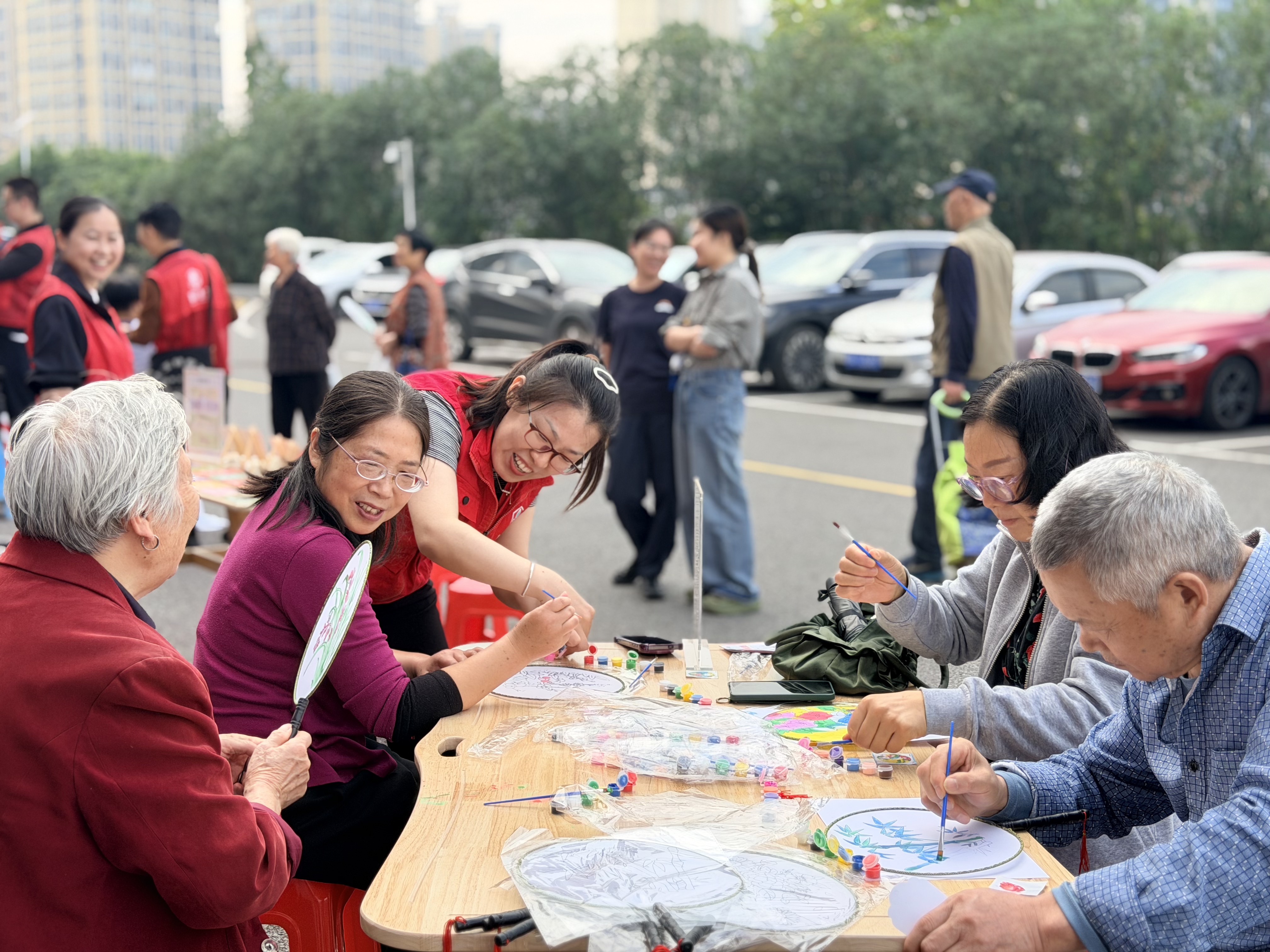 望江社区卫生服务中心：义诊传递温暖 游园疗愈心灵