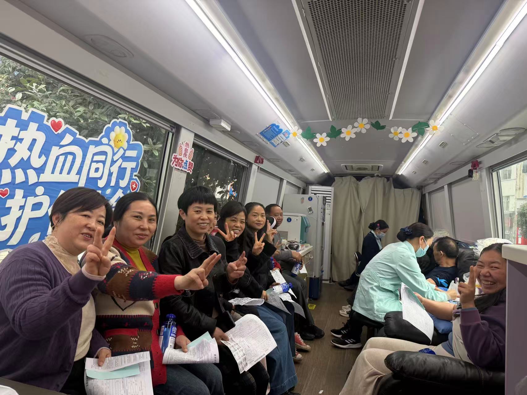 热血传真情 雾渡河镇干群挽袖为生命续航