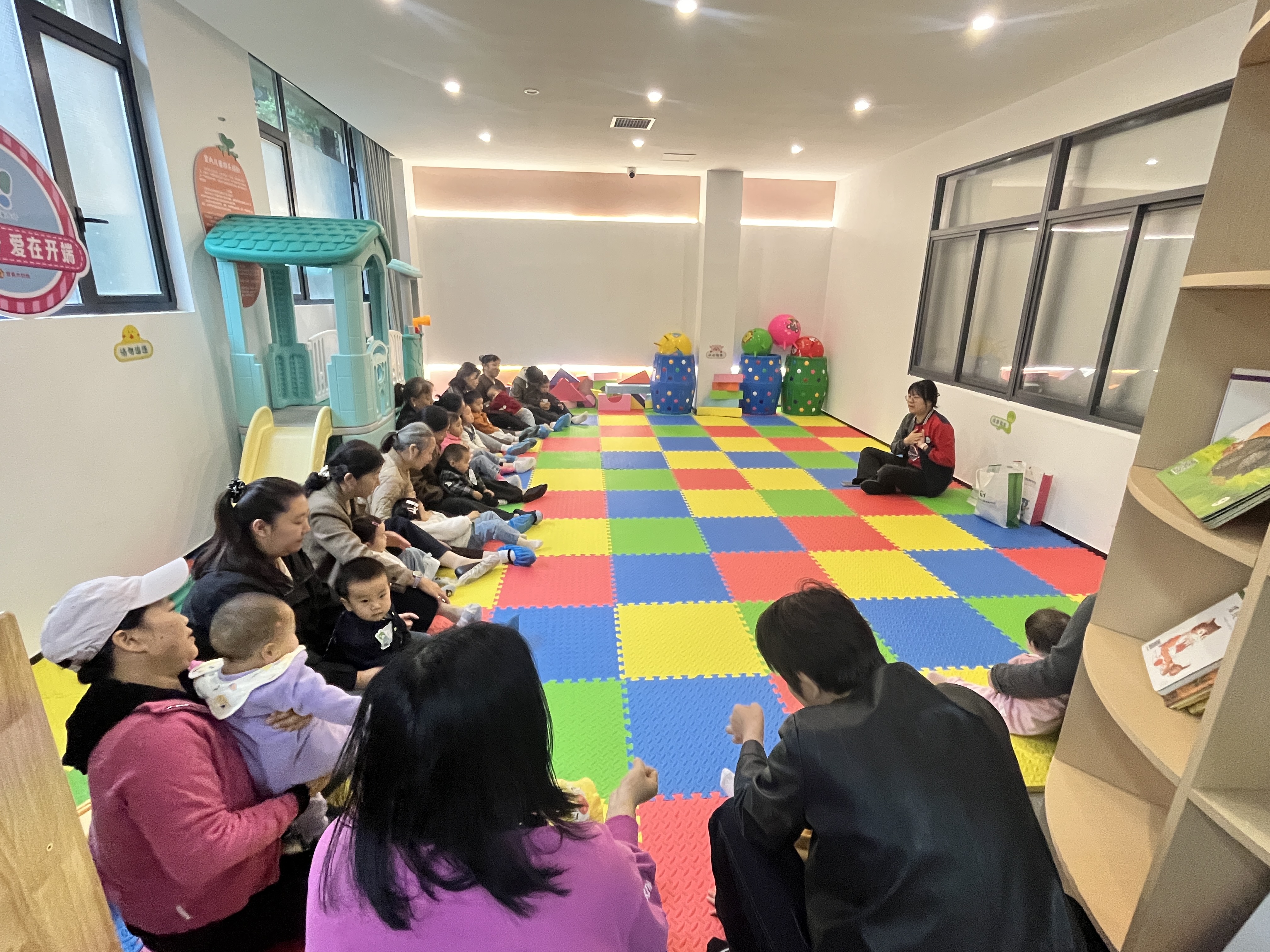 锦云社区：公益早教进社区 温情陪伴助成长