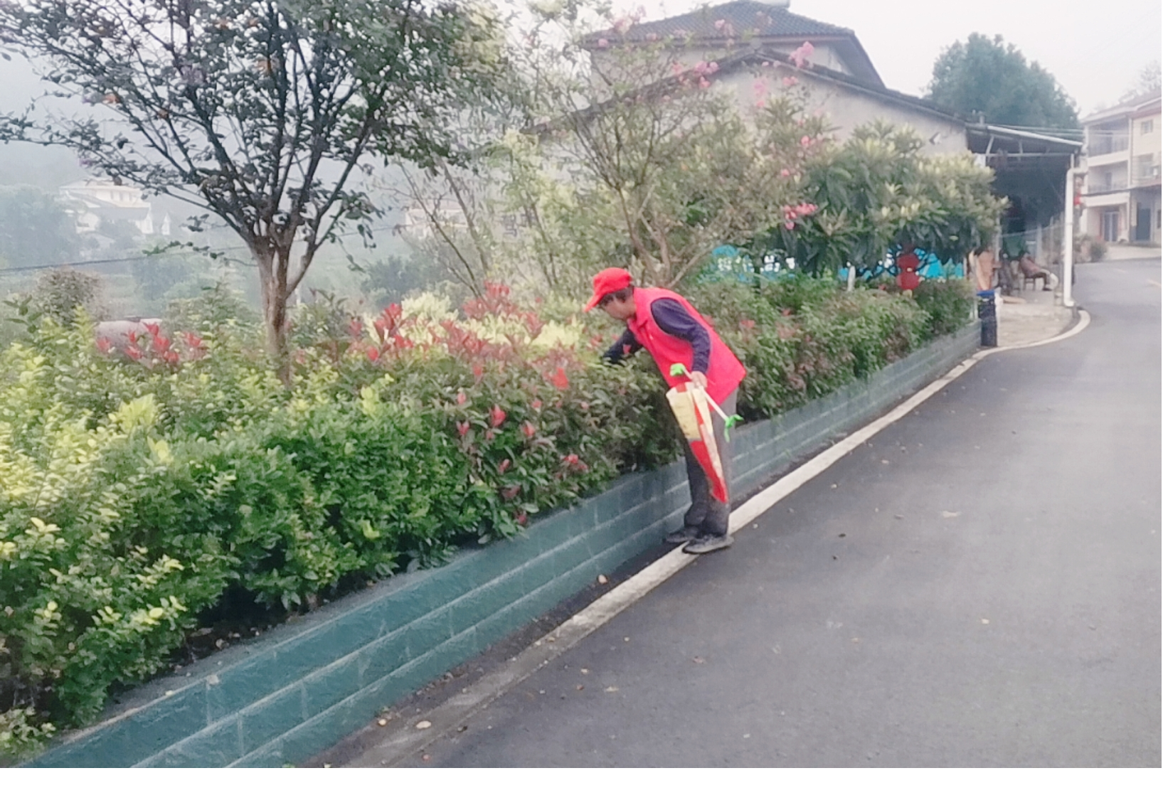姜家畈村：公益性岗位齐发力 人居环境焕新颜