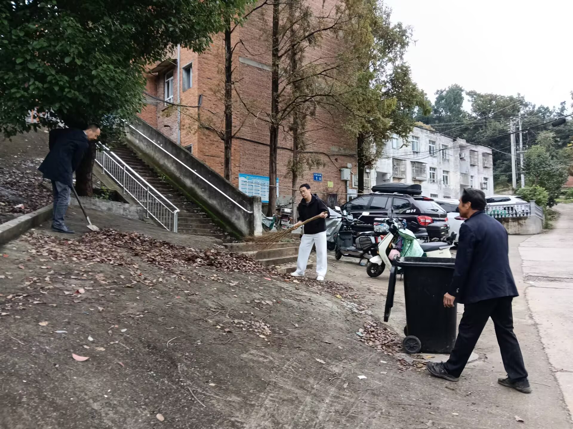 兴安社区：清洁家园齐动手 共建宜居好环境
