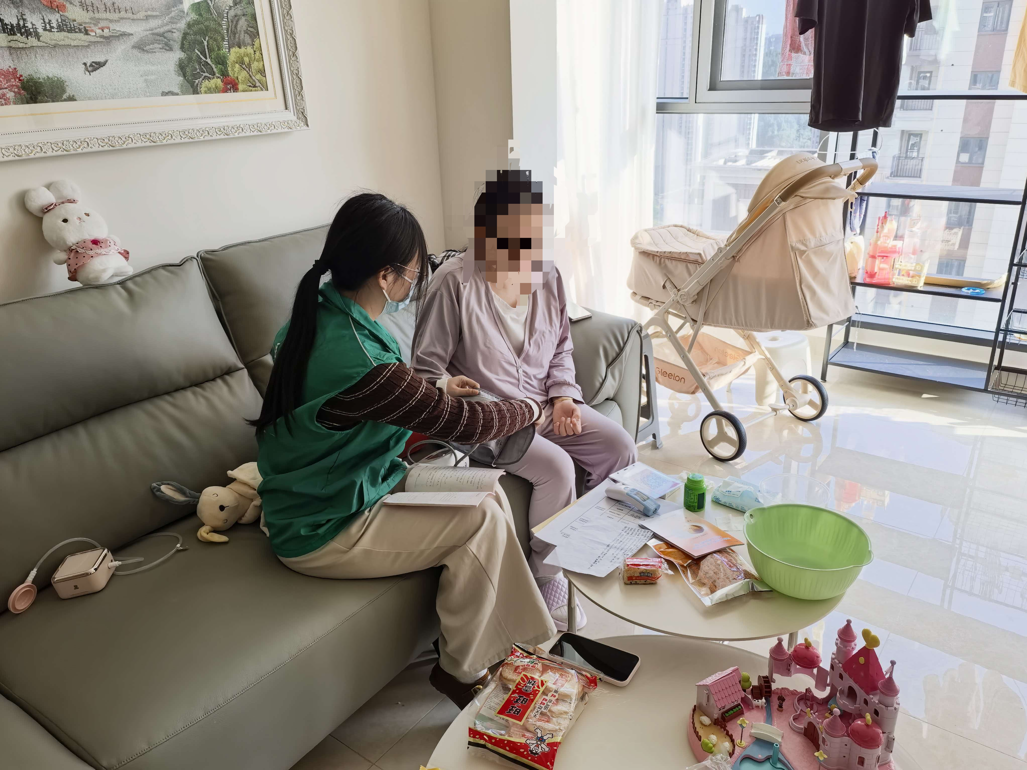 锦云社区：暖心访视进家门 呵护母婴健康