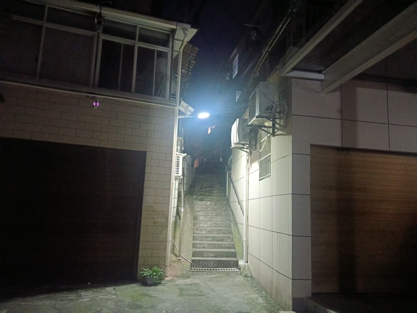 平湖社区：点亮回家路  温暖居民心
