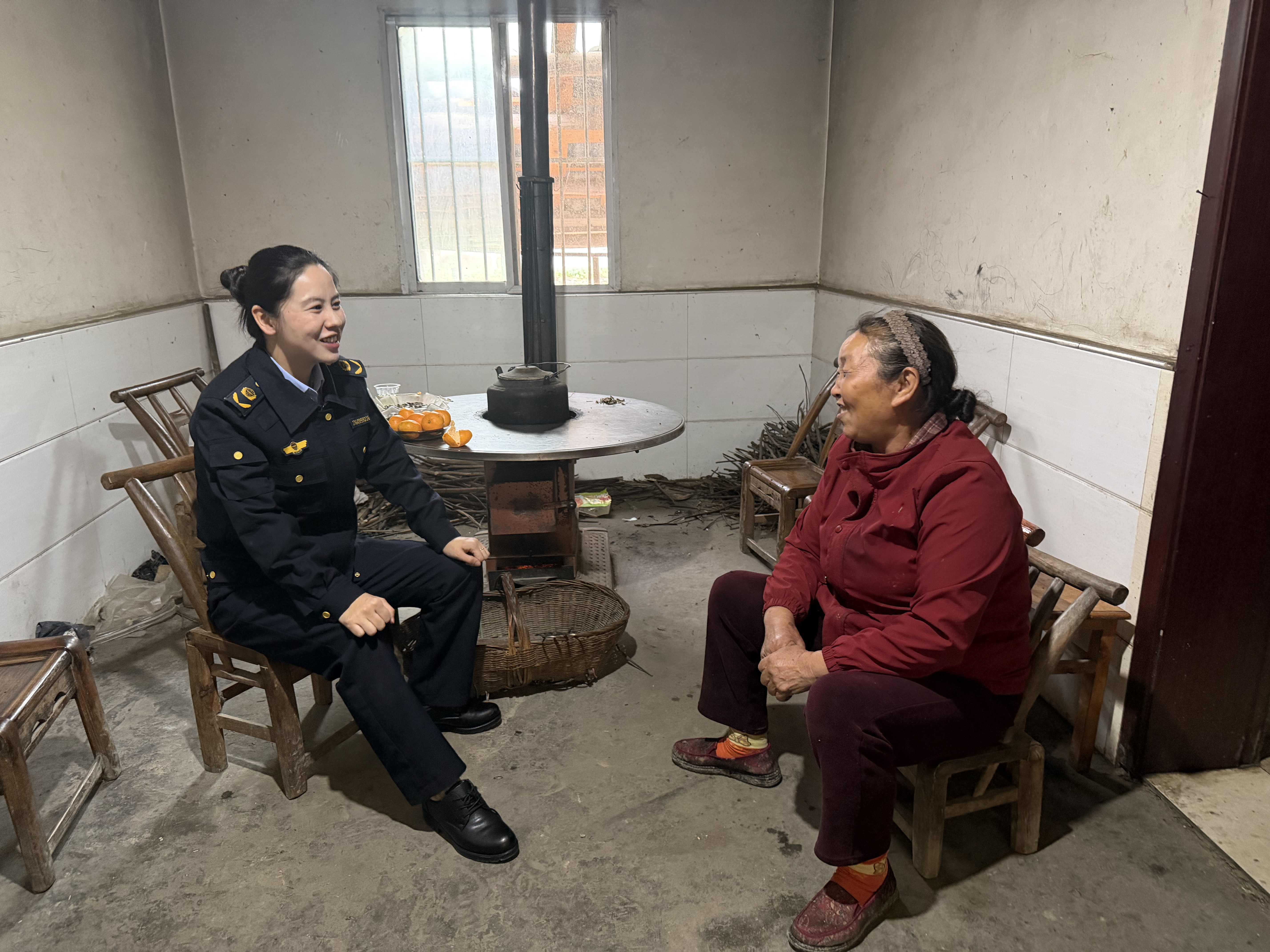 沉一线访民情 送服务暖民心