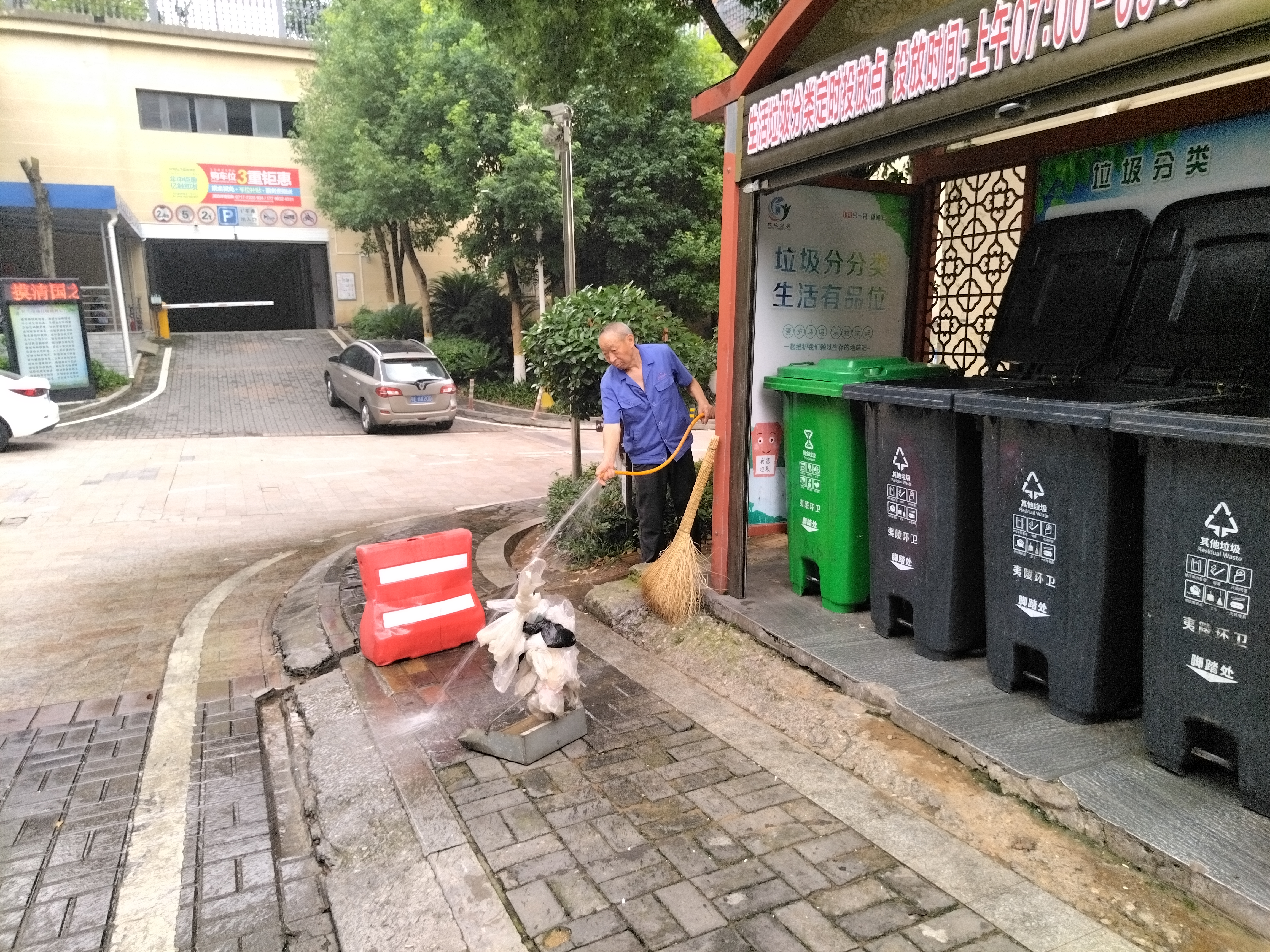 峡江社区：垃圾分类进社区 桶站清洁暖人心