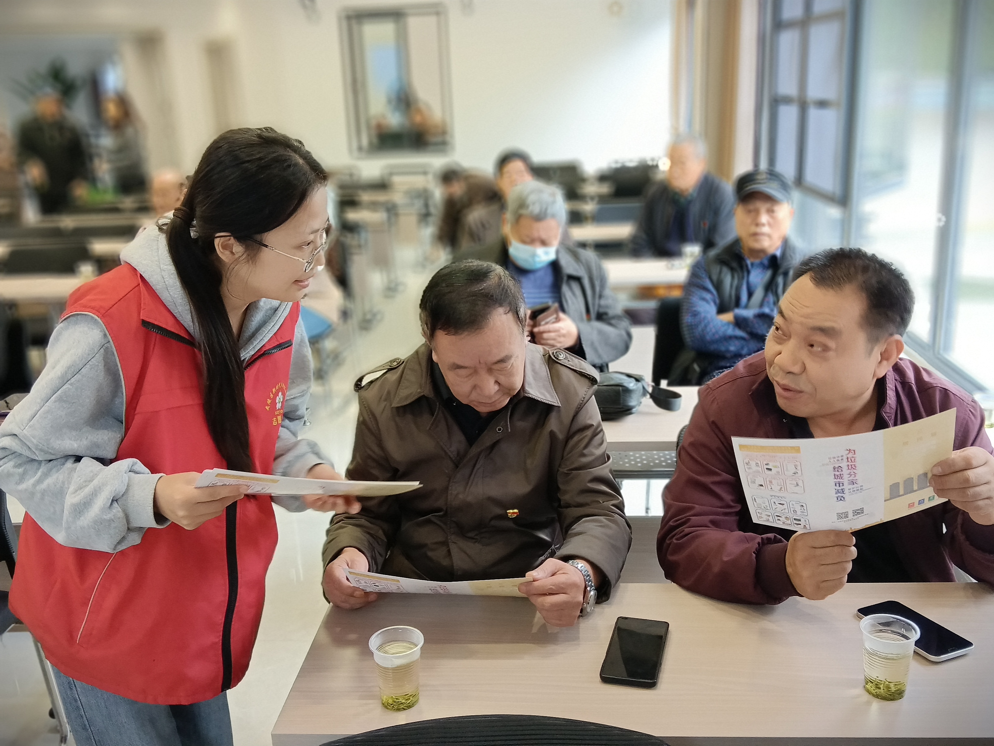 港虹社区：宣讲垃圾分类知识 引领绿色文明新风