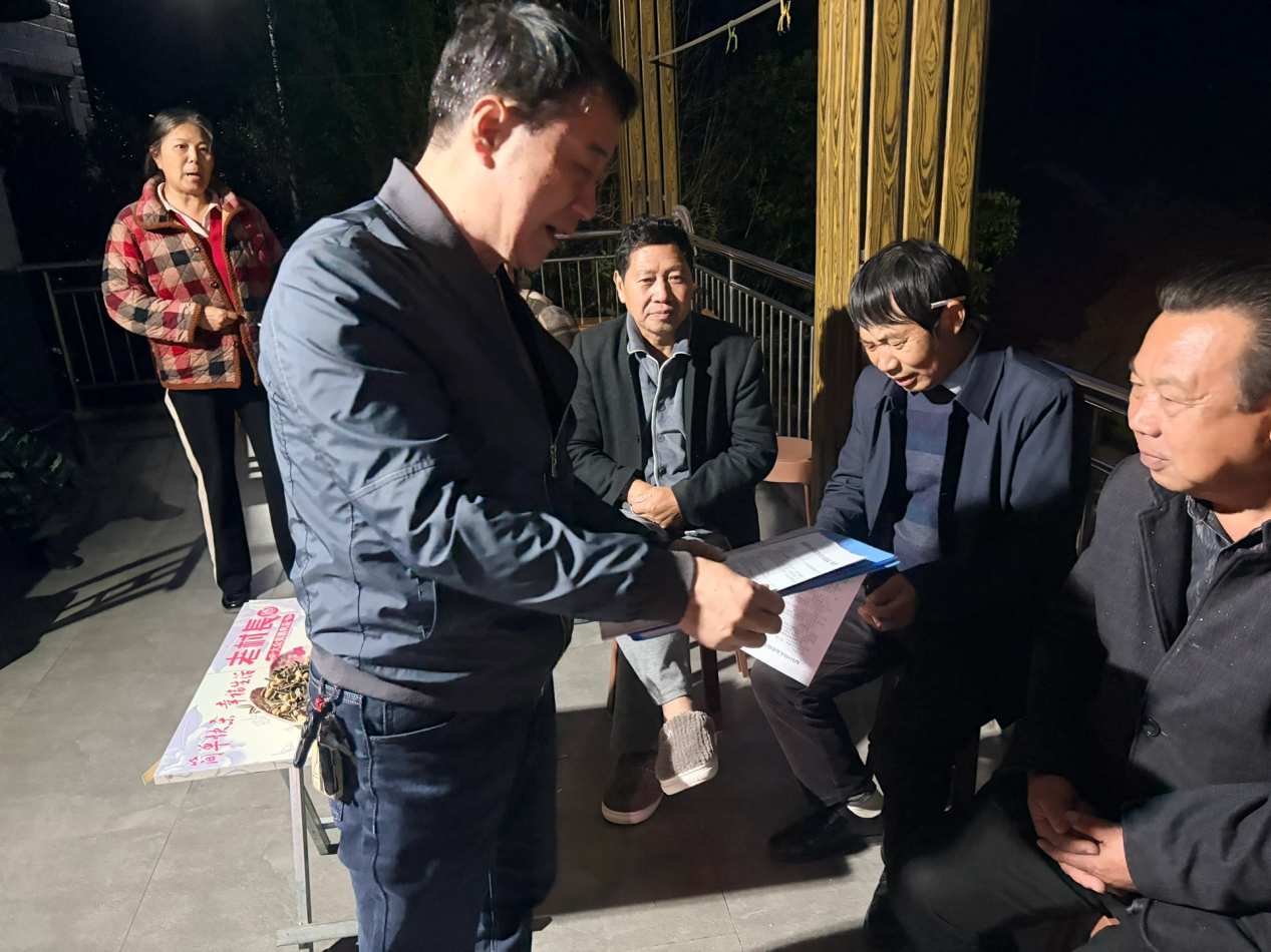 姜家湾村：屋场夜话讲政策 防返贫宣传暖民心