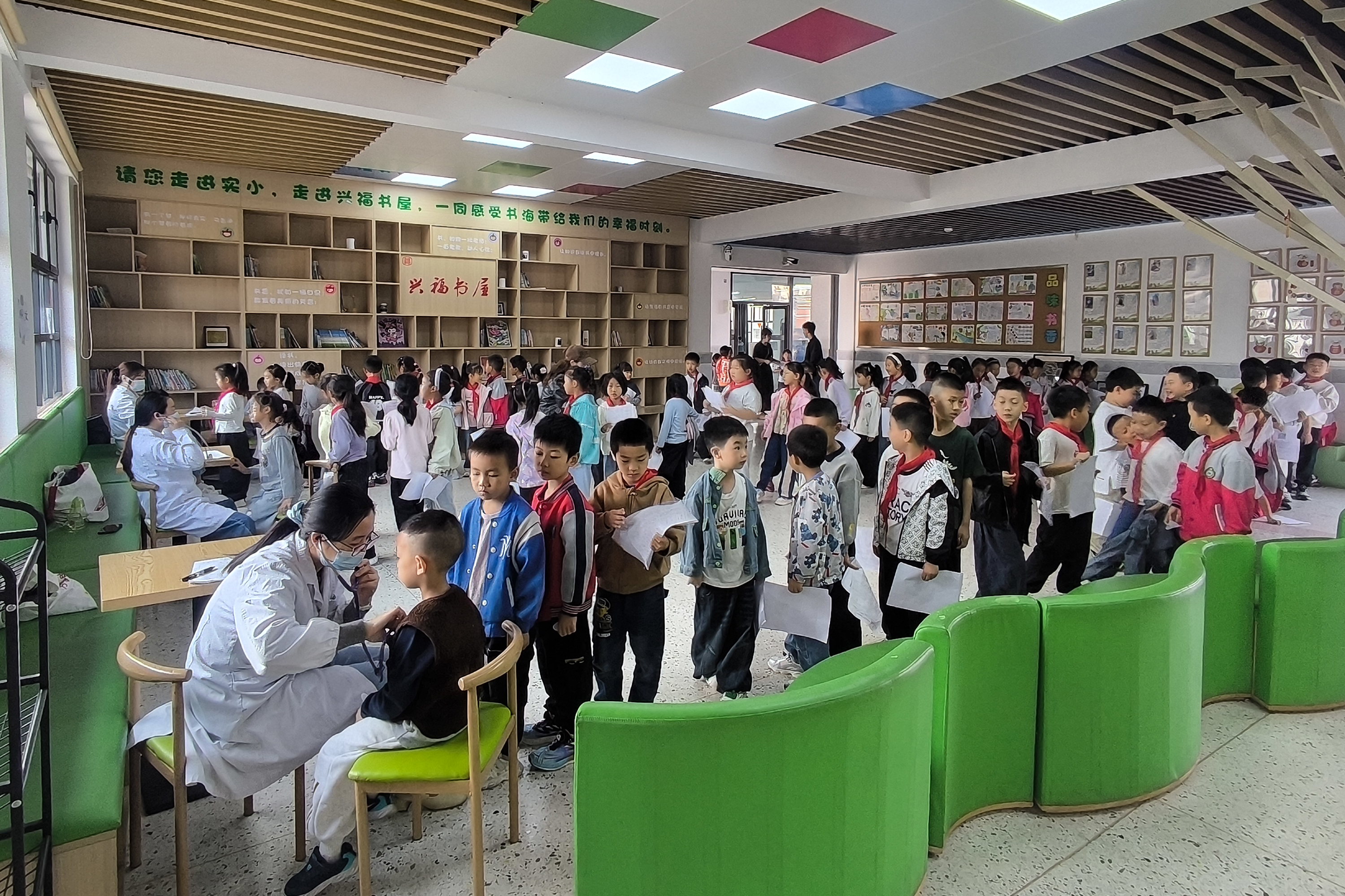 筑牢校园健康屏障 守护少年蓬勃成长