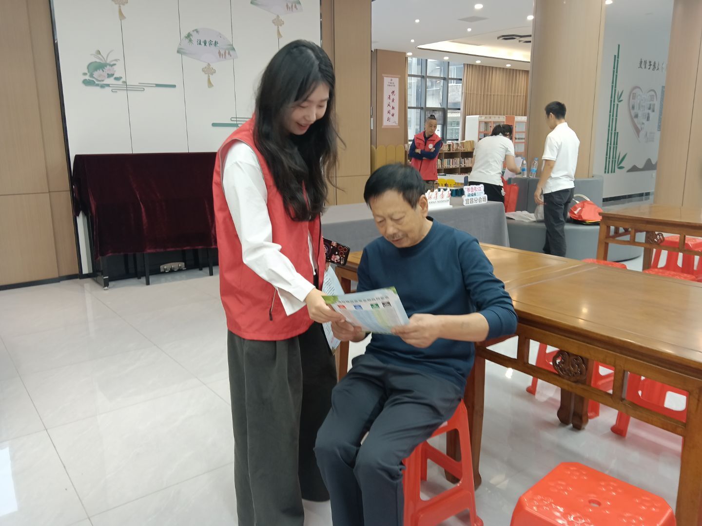 平湖社区：情暖重阳 分类“零”距离