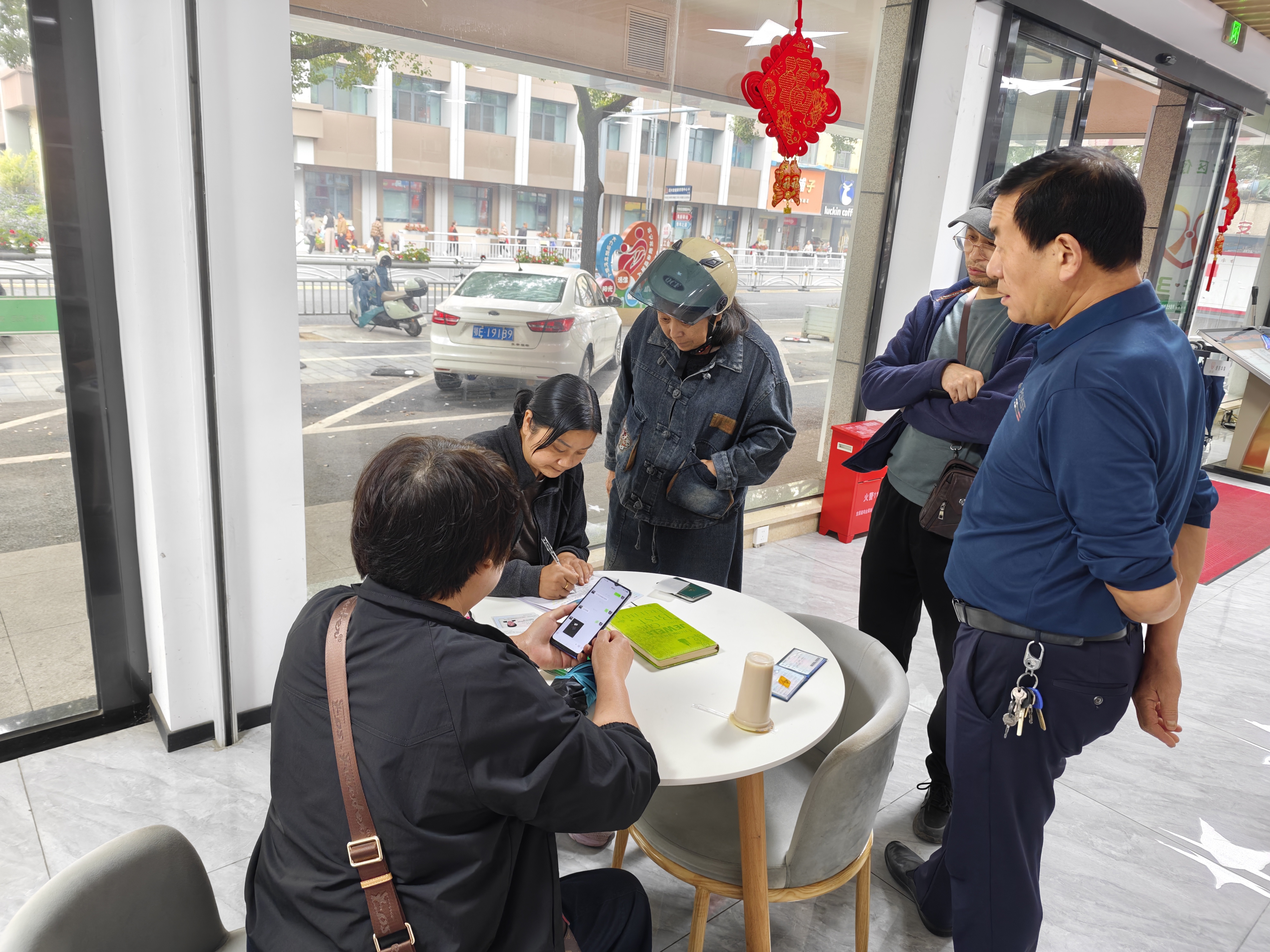 兴安社区：集中办保进社区 便民出行暖人心