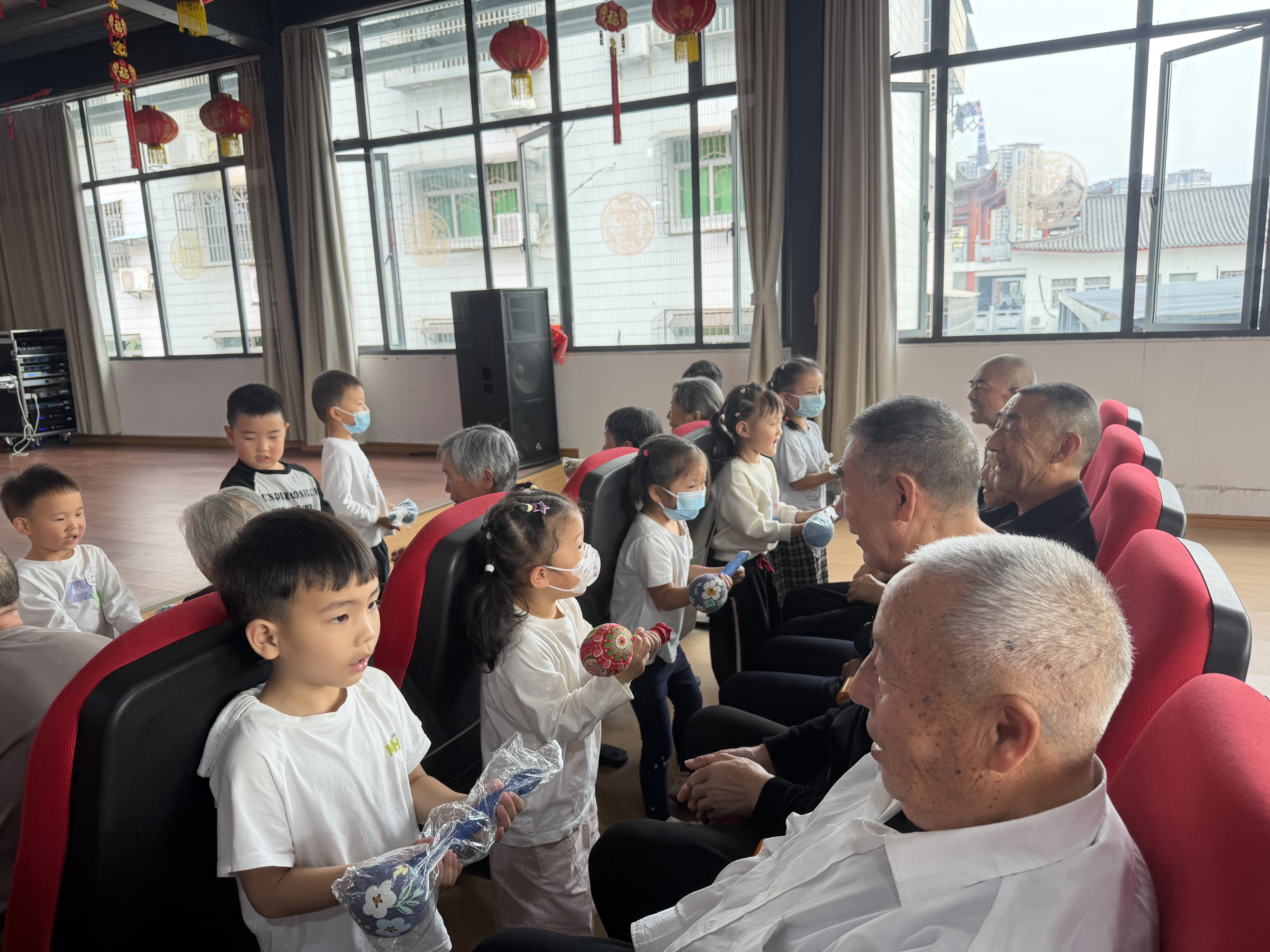 姜家湾分园：走进福利院 孝暖重阳情