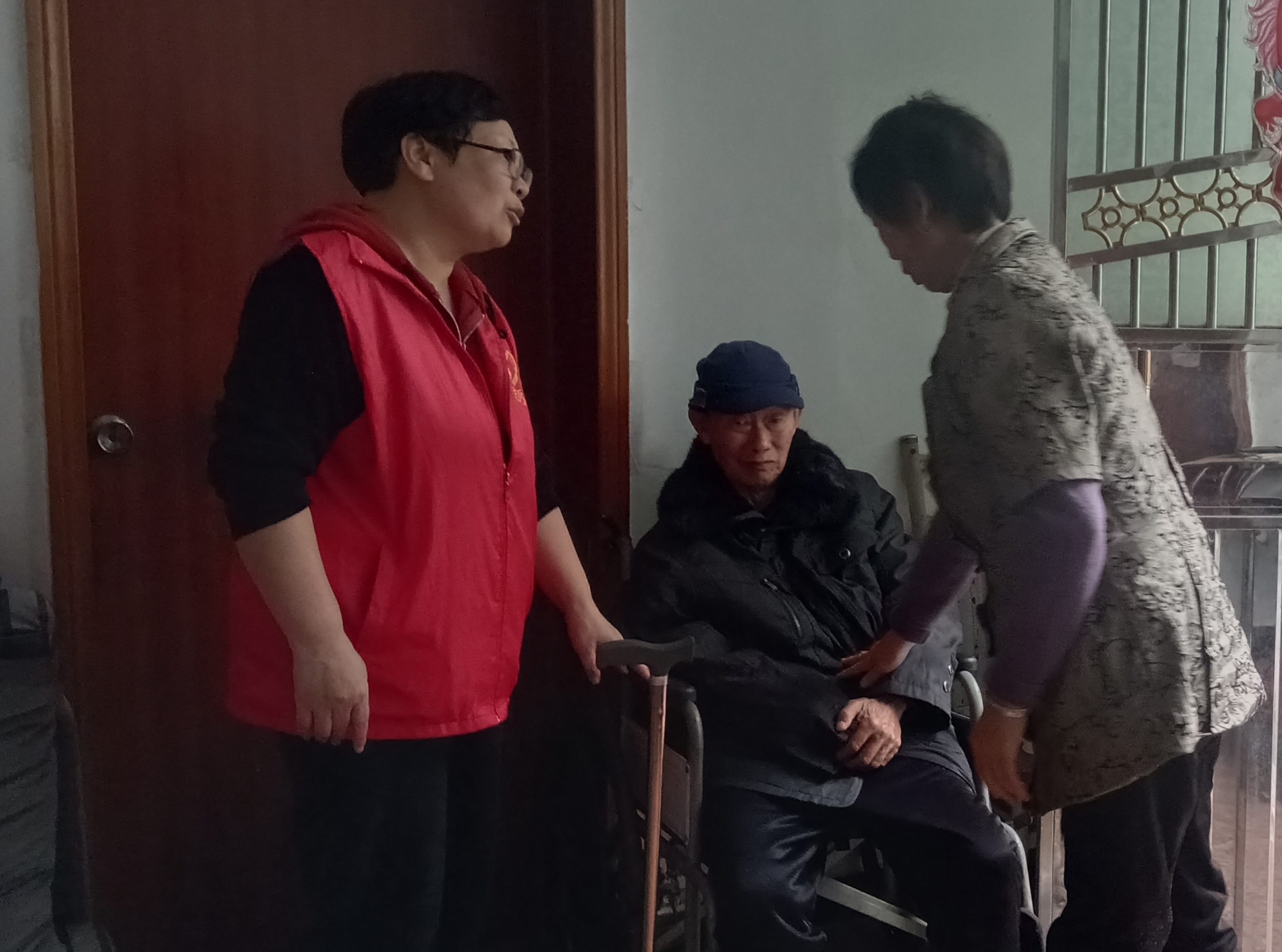 冯家湾社区：温情走访送关爱 贴心服务护民生