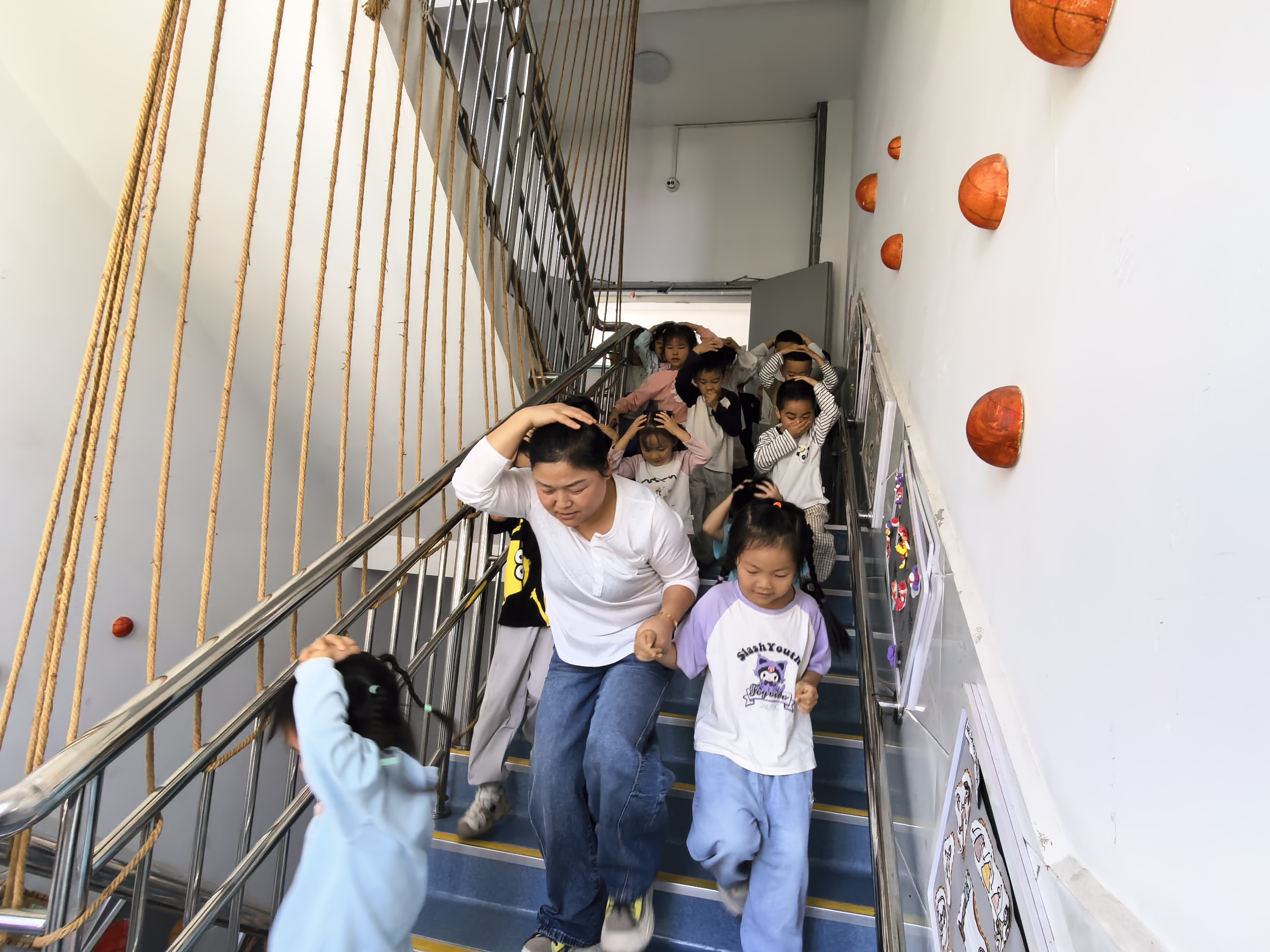 东城分园：安全“童”行 防震减灾
