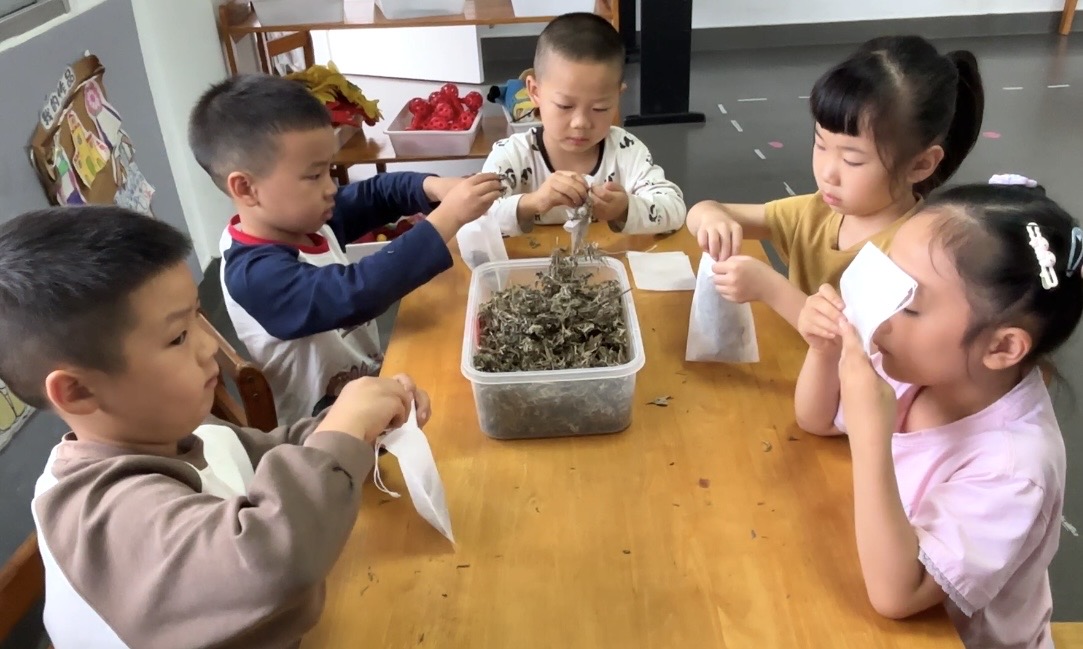 乐天溪分园：孝老敬老 德润童心