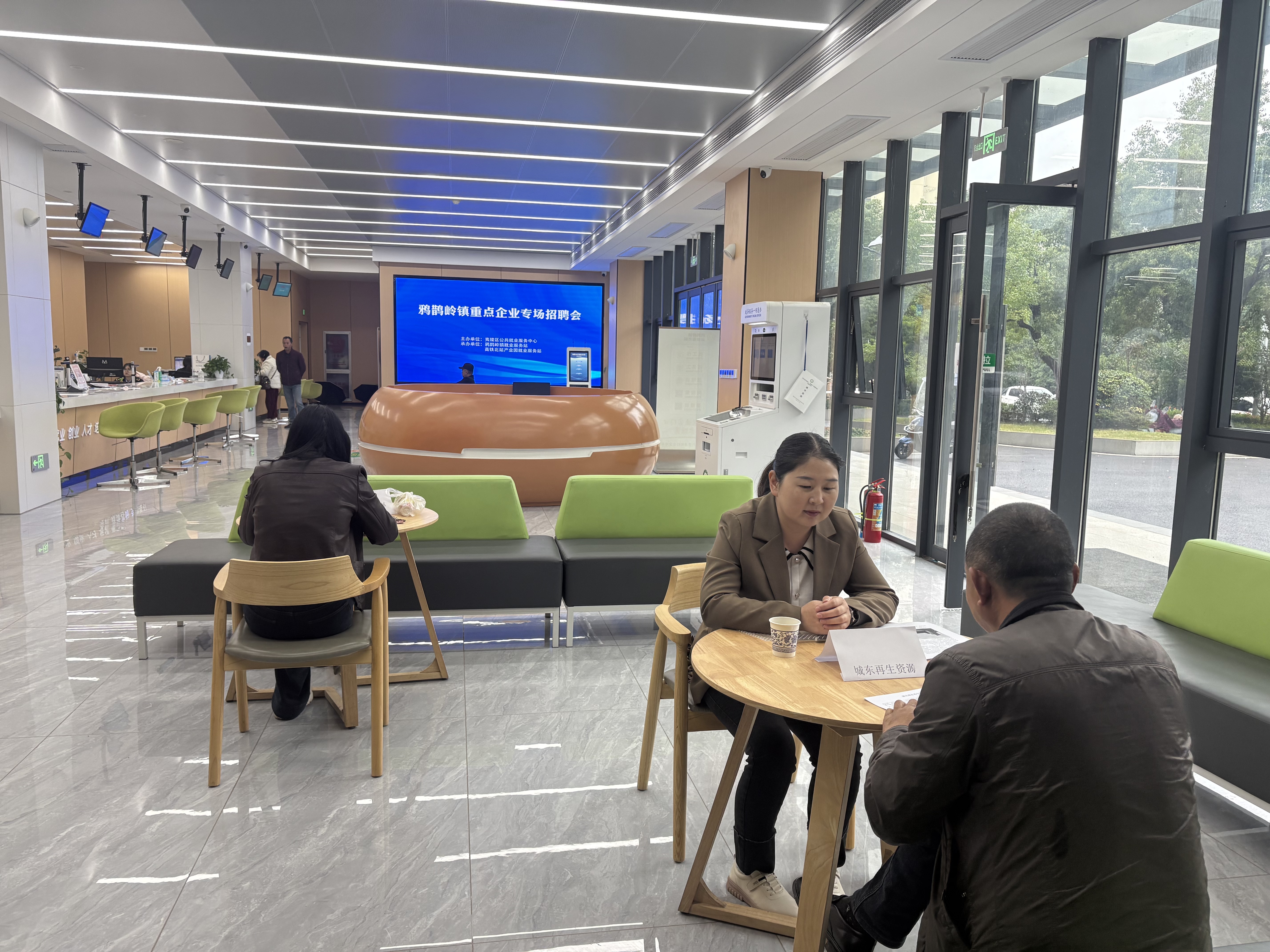 鸦鹊岭镇重点企业专场招聘会精准搭起就业连心桥