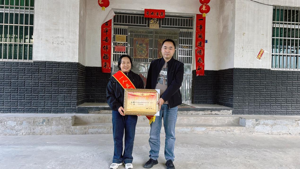 张家口村：喜报送家门 荣光耀乡邻