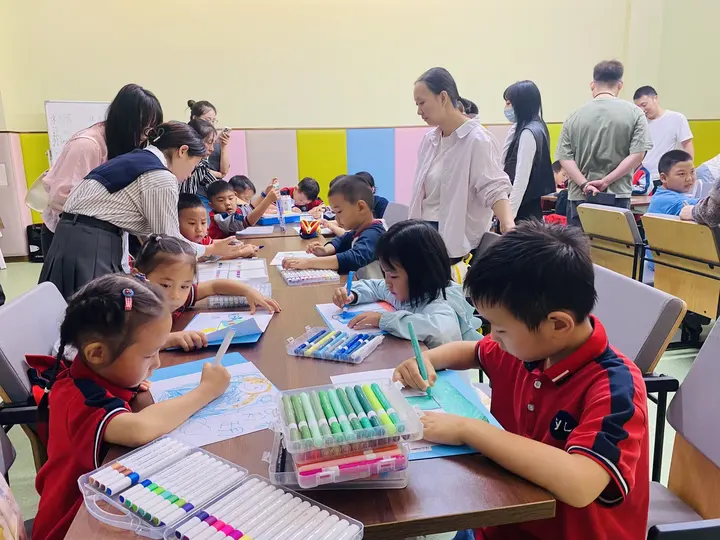 冯家湾分园：书香润童心 共读伴成长
