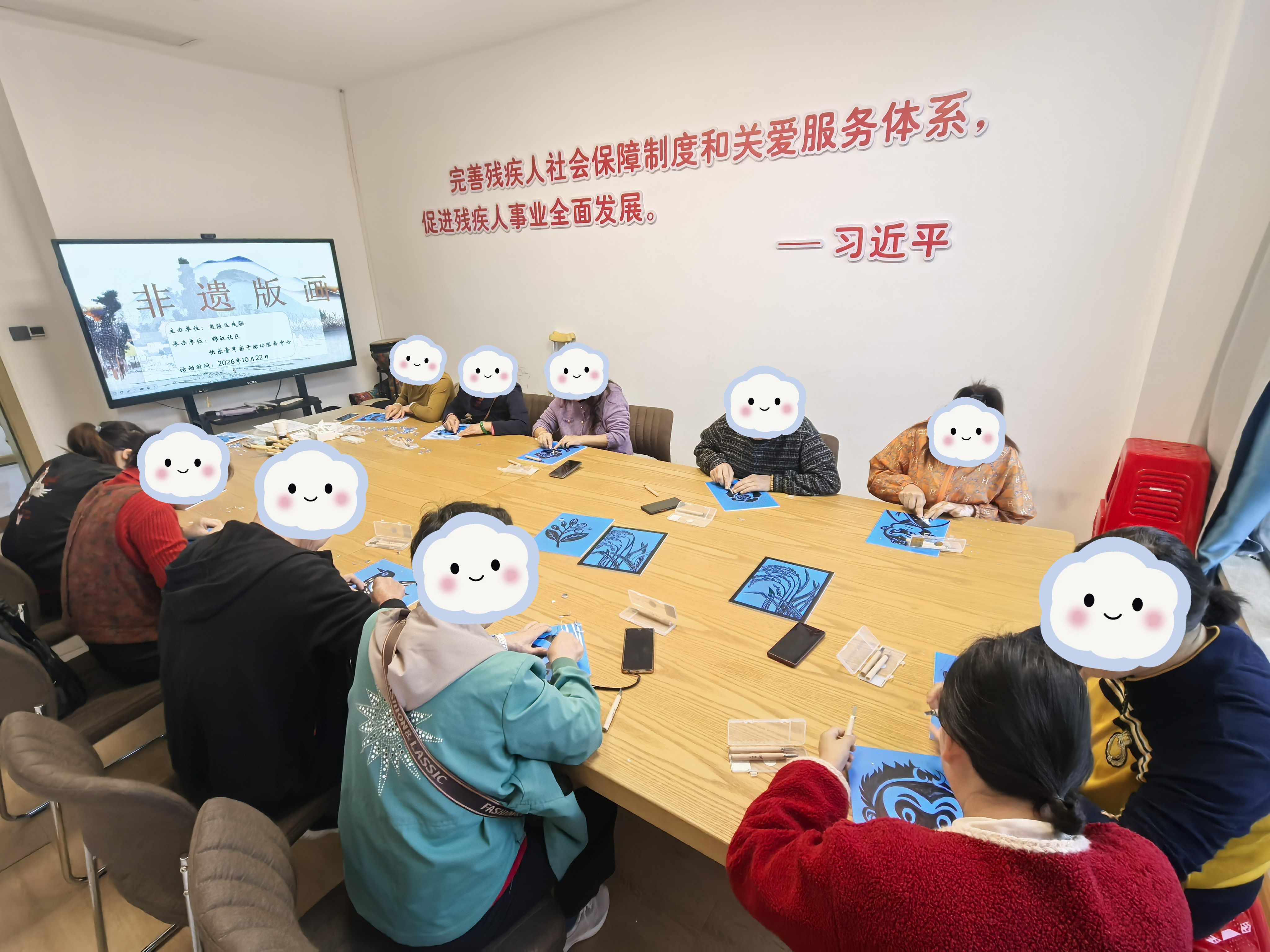 锦江社区：百草绘意承非遗 匠心拾暖助增收